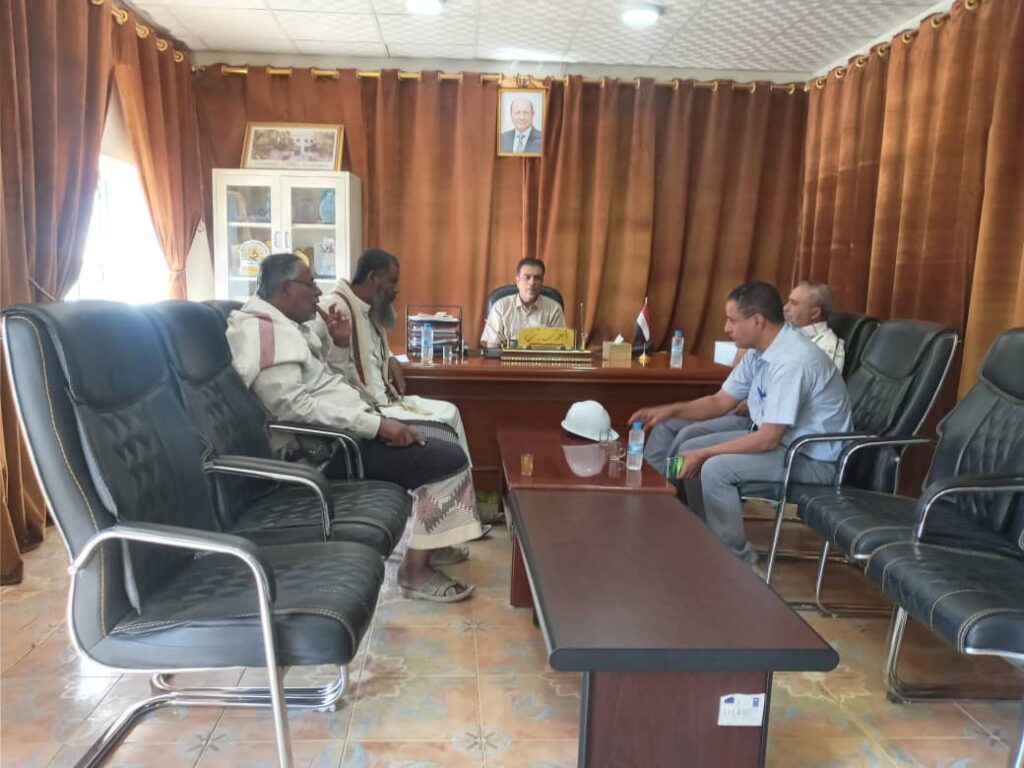 التوقيع على عقد تنفيذ مشروع ربط خط التضامن بالطريق العام (السريع ) بالقطن التوقيع على عقد تنفيذ مشروع ربط خط التضامن بالطريق العام (السريع ) بالقطن