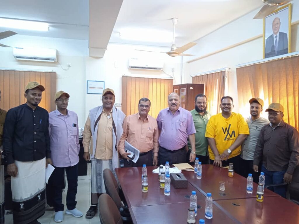 وكيل وزارة الكهرباء والطاقة الأستاذ "عبدالحكيم فاضل ومدير عام المؤسسة مجيب الشعبي يعقدون اجتماعاً مع رئيس واعضاء المجلس التنسيقي للنقابة العامة لعمال كهرباء وادي حضرموت وكيل وزارة الكهرباء والطاقة الأستاذ "عبدالحكيم فاضل ومدير عام المؤسسة مجيب الشعبي يعقدون اجتماعاً مع رئيس واعضاء المجلس التنسيقي للنقابة العامة لعمال كهرباء وادي حضرموت