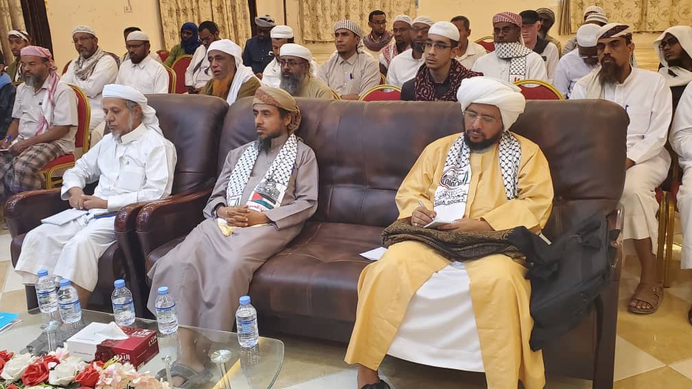 بيان لدعاة وعلماء وادي حضرموت يؤكد أن فلسطين أرض وقف إسلامية مقدسة يعيش فيها الجميع تحت راية الإسلام بيان لدعاة وعلماء وادي حضرموت يؤكد أن فلسطين أرض وقف إسلامية مقدسة يعيش فيها الجميع تحت راية الإسلام