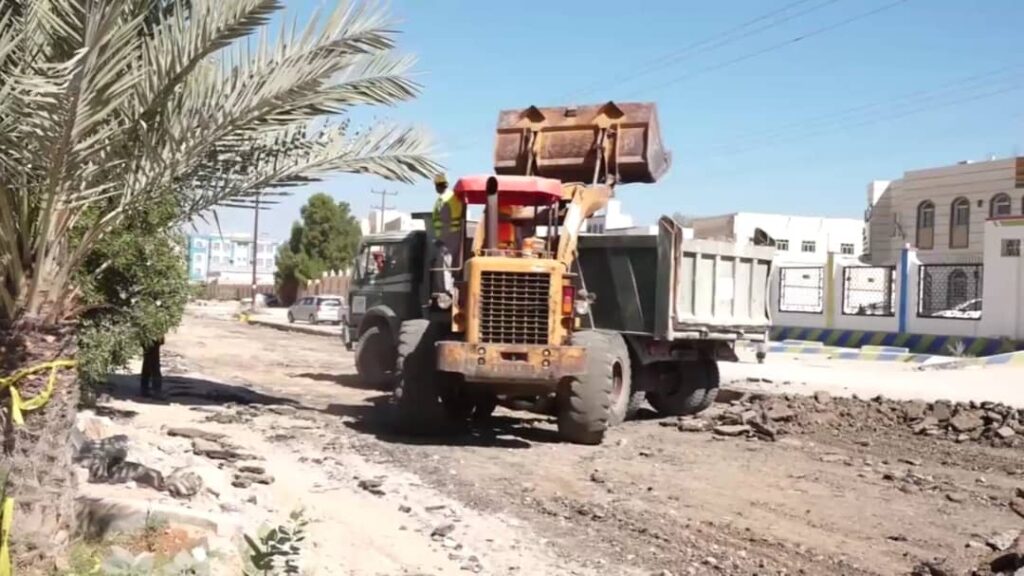 بالصور ..الوكيل بن شرمان يتفقد سير العمل لإعادة سفلتت شارع الجزائر بالصور ..الوكيل بن شرمان يتفقد سير العمل لإعادة سفلتت شارع الجزائر