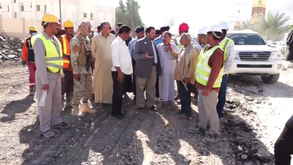 بالصور ..الوكيل بن شرمان يتفقد سير العمل لإعادة سفلتت شارع الجزائر بالصور ..الوكيل بن شرمان يتفقد سير العمل لإعادة سفلتت شارع الجزائر
