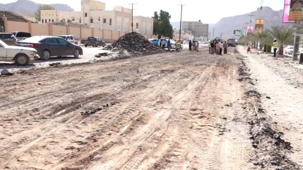 بالصور ..الوكيل بن شرمان يتفقد سير العمل لإعادة سفلتت شارع الجزائر بالصور ..الوكيل بن شرمان يتفقد سير العمل لإعادة سفلتت شارع الجزائر