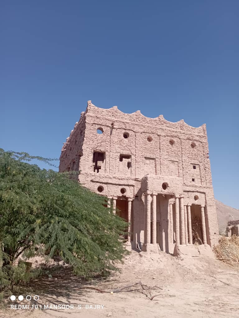 دار عليّانه ( المدرسة العيدروسية ) ببور معلم أثري جدير بالحفاظ والاهتمام دار عليّانه ( المدرسة العيدروسية ) ببور معلم أثري جدير بالحفاظ والاهتمام