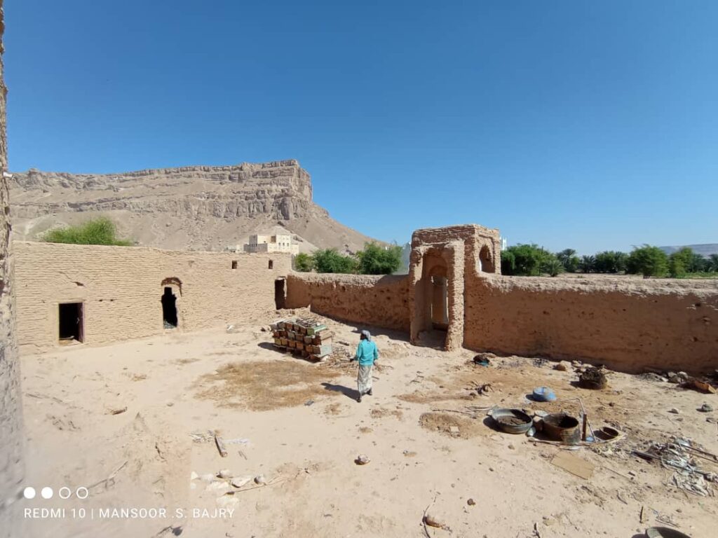 دار عليّانه ( المدرسة العيدروسية ) ببور معلم أثري جدير بالحفاظ والاهتمام دار عليّانه ( المدرسة العيدروسية ) ببور معلم أثري جدير بالحفاظ والاهتمام