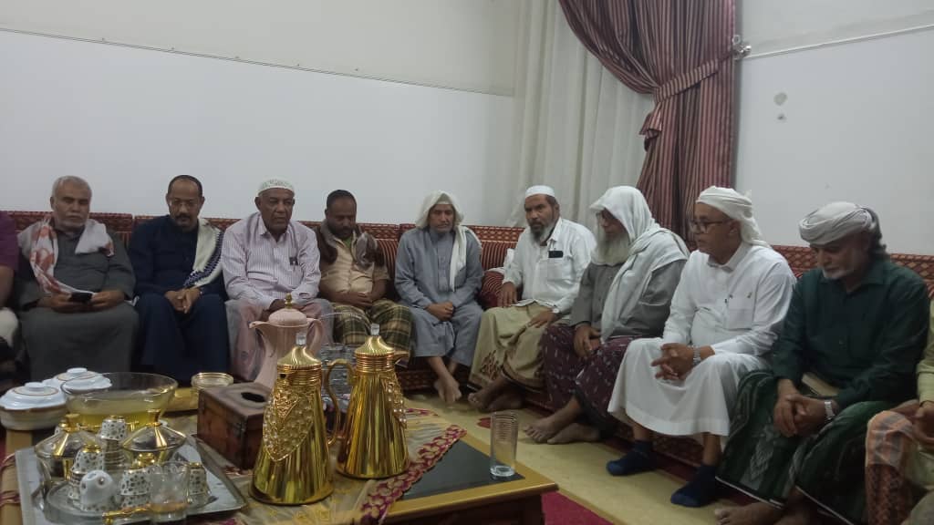 فريق الأهلي الرياضي بتاربة يقدم واجب التعزية لمدير عام مديرية سيئون رئيس المجلس المحلي بالمديرية في وفاة والدته فريق الأهلي الرياضي بتاربة يقدم واجب التعزية لمدير عام مديرية سيئون رئيس المجلس المحلي بالمديرية في وفاة والدته