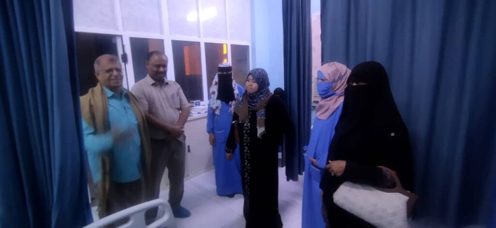 بتوجيهات من محافظ حضرموت بن ماضي المدير العام لمكتب وزارة الصحة والسكان بحضرموت الساحل يطلع على سير العمل بمستشفى المكلا للأمومة و الطفولة بعد رفدها بكميات أسعافية من الاكسجين واستمرارها في تقديم الخدمات الطبية والعلاجية للمرضى بتوجيهات من محافظ حضرموت بن ماضي المدير العام لمكتب وزارة الصحة والسكان بحضرموت الساحل يطلع على سير العمل بمستشفى المكلا للأمومة و الطفولة بعد رفدها بكميات أسعافية من الاكسجين واستمرارها في تقديم الخدمات الطبية والعلاجية للمرضى