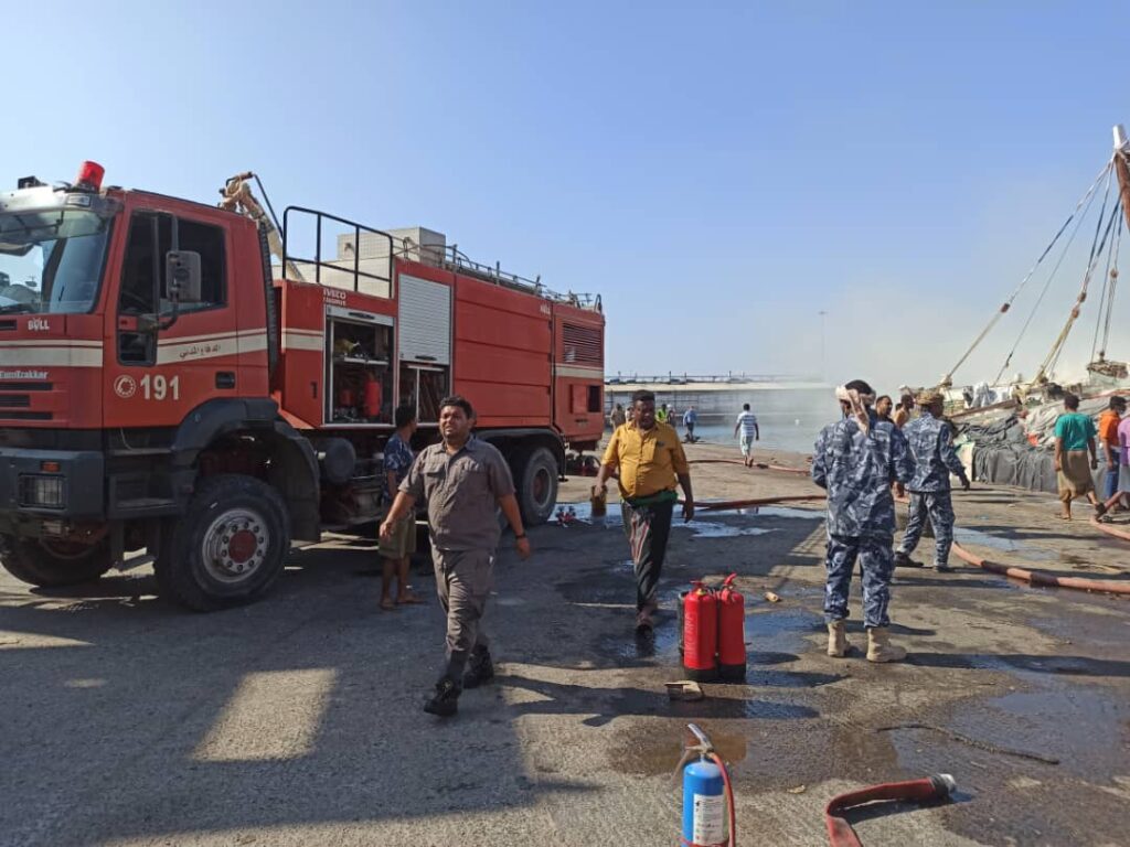 مؤسسة موانئ البحر العربي في بيان توضيحي تكشف حول حادثة حريق السفينة الخشبية المحترقة "سلطان مدينة" في ميناء المكلا "صور" مؤسسة موانئ البحر العربي في بيان توضيحي تكشف حول حادثة حريق السفينة الخشبية المحترقة "سلطان مدينة" في ميناء المكلا "صور"