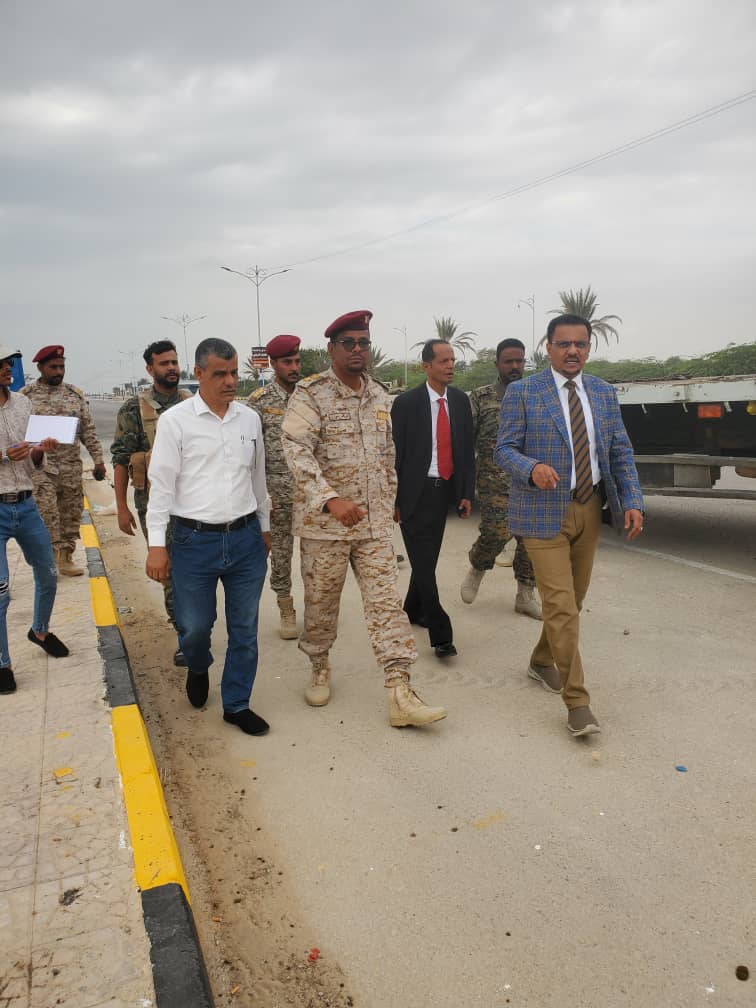 بتوجيهات من محافظ حضرموت … إعادة تأهيل الخط الثاني للطريق العام لمطار الريان الدولي بتوجيهات من محافظ حضرموت … إعادة تأهيل الخط الثاني للطريق العام لمطار الريان الدولي