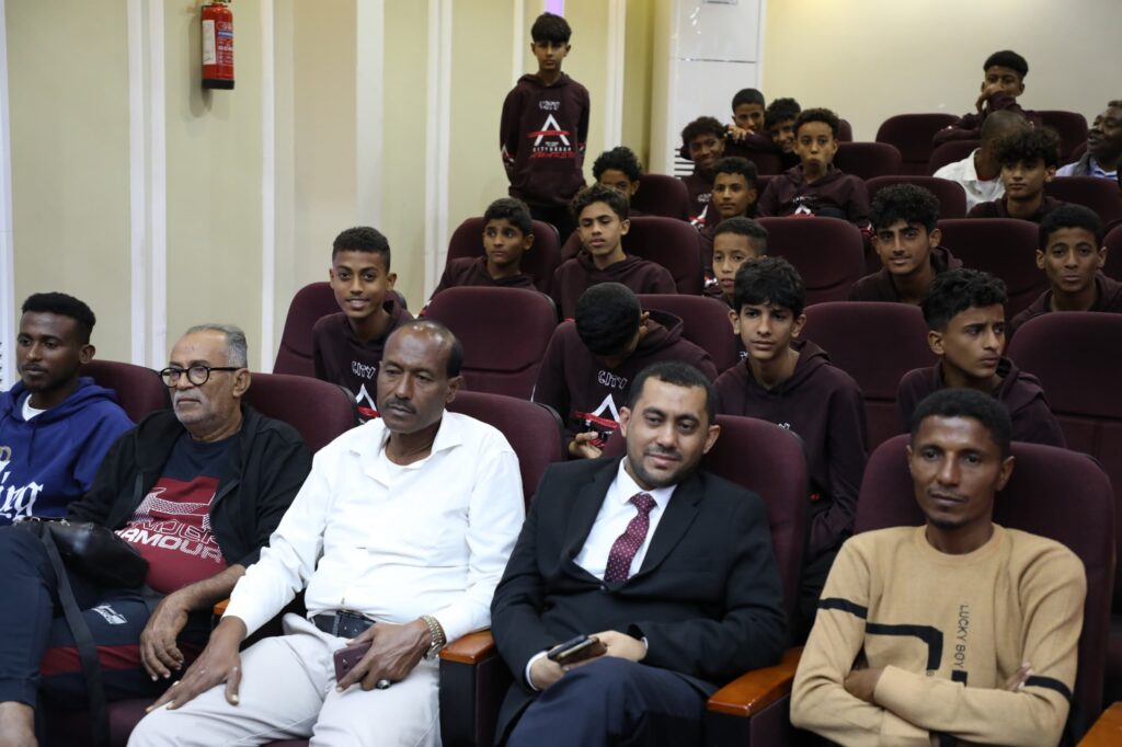 "الوفاء للأوفياء" البعثة تحط رحالها بالمكلا ..استقبال رسمي وجماهيري لبعثة منتخبنا الوطني للناشئين بحضرموت والإعلان عن 500 ألف ريال مكافأة لكل عضو بالبعثة "شاهد الصور" "الوفاء للأوفياء" البعثة تحط رحالها بالمكلا ..استقبال رسمي وجماهيري لبعثة منتخبنا الوطني للناشئين بحضرموت والإعلان عن 500 ألف ريال مكافأة لكل عضو بالبعثة "شاهد الصور"
