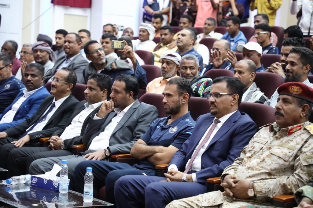 "الوفاء للأوفياء" البعثة تحط رحالها بالمكلا ..استقبال رسمي وجماهيري لبعثة منتخبنا الوطني للناشئين بحضرموت والإعلان عن 500 ألف ريال مكافأة لكل عضو بالبعثة "شاهد الصور" "الوفاء للأوفياء" البعثة تحط رحالها بالمكلا ..استقبال رسمي وجماهيري لبعثة منتخبنا الوطني للناشئين بحضرموت والإعلان عن 500 ألف ريال مكافأة لكل عضو بالبعثة "شاهد الصور"
