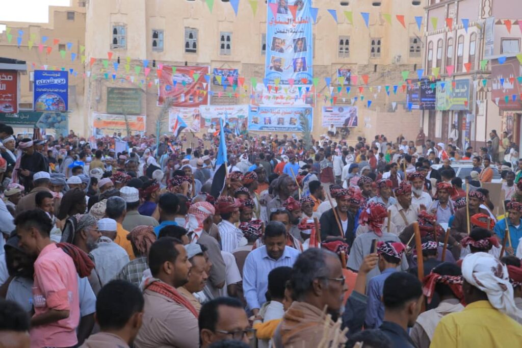 برعاية الرئيس القائد عيدروس الزبيدي ..عدة الالعاب الشعبية الشبواني بمدينة القطن تقيم مطلعها السنوي وسط حضور جماهيري حاشد "شاهد الصور" برعاية الرئيس القائد عيدروس الزبيدي ..عدة الالعاب الشعبية الشبواني بمدينة القطن تقيم مطلعها السنوي وسط حضور جماهيري حاشد "شاهد الصور"