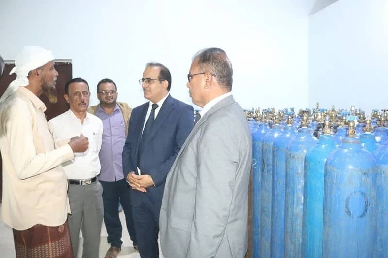 الوزير بحيبح والوكيل العامري يزوران محطة الكويت لإنتاج الأوكسجين بسيئون الوزير بحيبح والوكيل العامري يزوران محطة الكويت لإنتاج الأوكسجين بسيئون