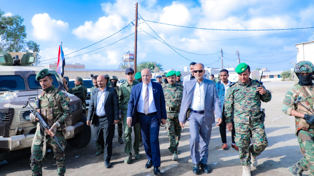 شاهد بالصور .. الكثيري يشهد عرضا عسكريا لقوات الحزام الأمني بالعاصمة عدن بمناسبة تدشين عامها التدريبي والعملياتي والإعداد المعنوي 2024 شاهد بالصور .. الكثيري يشهد عرضا عسكريا لقوات الحزام الأمني بالعاصمة عدن بمناسبة تدشين عامها التدريبي والعملياتي والإعداد المعنوي 2024