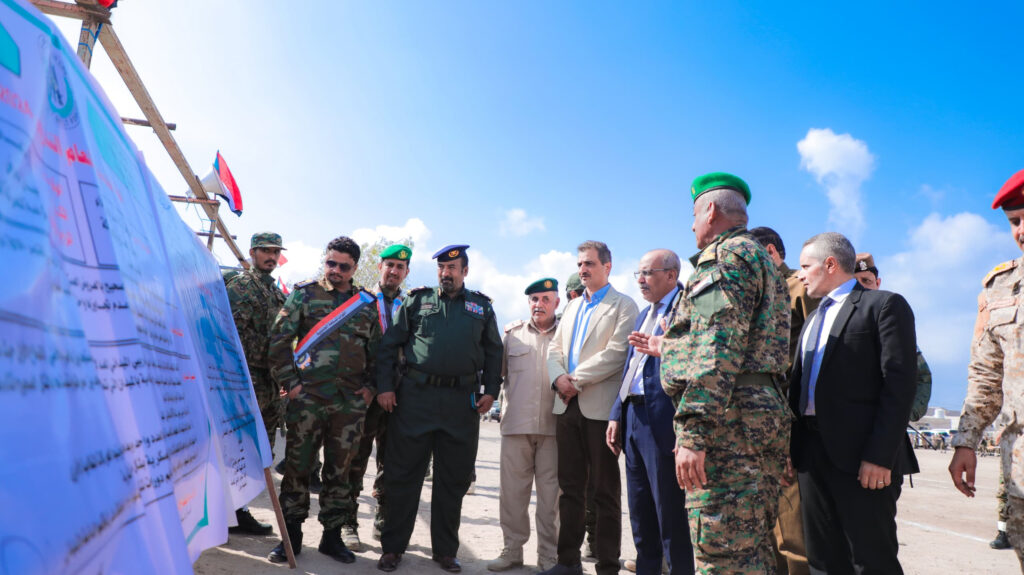 شاهد بالصور .. الكثيري يشهد عرضا عسكريا لقوات الحزام الأمني بالعاصمة عدن بمناسبة تدشين عامها التدريبي والعملياتي والإعداد المعنوي 2024 شاهد بالصور .. الكثيري يشهد عرضا عسكريا لقوات الحزام الأمني بالعاصمة عدن بمناسبة تدشين عامها التدريبي والعملياتي والإعداد المعنوي 2024