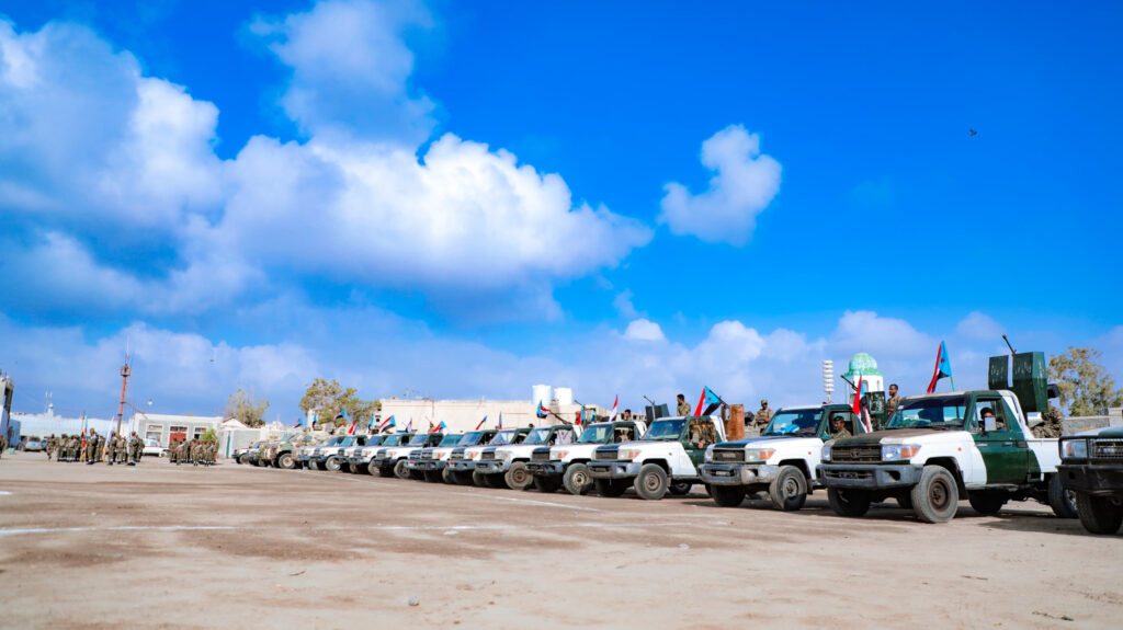 شاهد بالصور .. الكثيري يشهد عرضا عسكريا لقوات الحزام الأمني بالعاصمة عدن بمناسبة تدشين عامها التدريبي والعملياتي والإعداد المعنوي 2024 شاهد بالصور .. الكثيري يشهد عرضا عسكريا لقوات الحزام الأمني بالعاصمة عدن بمناسبة تدشين عامها التدريبي والعملياتي والإعداد المعنوي 2024