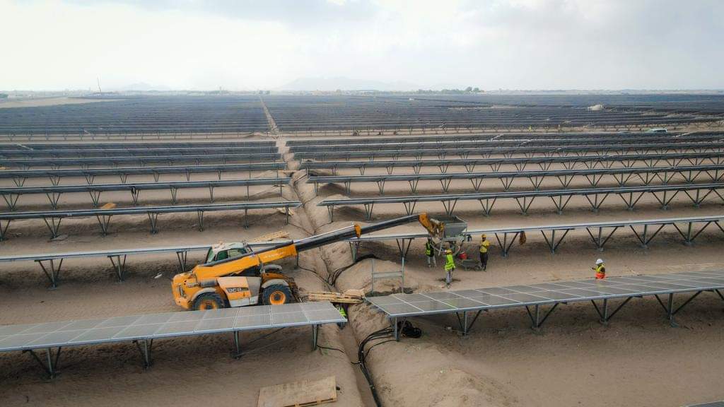 ضمن نزولاته الميدانية..مكتب النائب المحرمي يطّلع على سير عمل المرحلة الأخيرة من تركيب الألواح بمشروع الطاقة الشمسية بعدن ضمن نزولاته الميدانية..مكتب النائب المحرمي يطّلع على سير عمل المرحلة الأخيرة من تركيب الألواح بمشروع الطاقة الشمسية بعدن