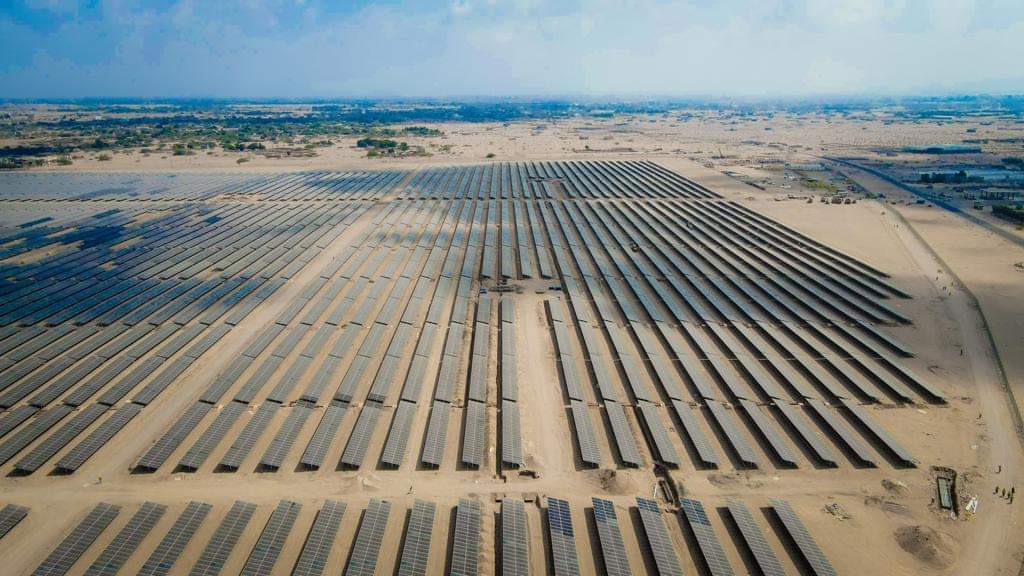 ضمن نزولاته الميدانية..مكتب النائب المحرمي يطّلع على سير عمل المرحلة الأخيرة من تركيب الألواح بمشروع الطاقة الشمسية بعدن ضمن نزولاته الميدانية..مكتب النائب المحرمي يطّلع على سير عمل المرحلة الأخيرة من تركيب الألواح بمشروع الطاقة الشمسية بعدن