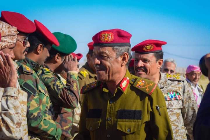 بحضور قائد المنطقة العسكرية الثانية .. لوائي شبام والدفاع الساحلي يدشنان العام التدريبي الجديد 2024 بعرضاً عسكري مهيب بهضبة دوعن بحضور قائد المنطقة العسكرية الثانية .. لوائي شبام والدفاع الساحلي يدشنان العام التدريبي الجديد 2024 بعرضاً عسكري مهيب بهضبة دوعن