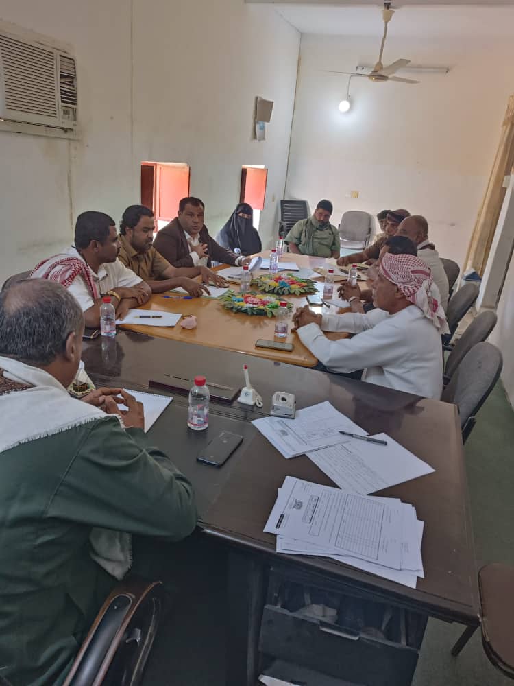 الاستاذ أنيس سالم السماحي المدير العام لمديرية السوم يترأس اجتماع المكتب التنفيذي بالمديرية الاستاذ أنيس سالم السماحي المدير العام لمديرية السوم يترأس اجتماع المكتب التنفيذي بالمديرية