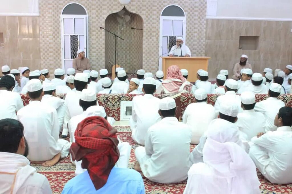 الشيخ أحمد بن حسن المعلم يزور وادي حضرموت ويقدم سلسلة من المحاضرات الدينية والدروس التربوية "شاهد الصور" الشيخ أحمد بن حسن المعلم يزور وادي حضرموت ويقدم سلسلة من المحاضرات الدينية والدروس التربوية "شاهد الصور"