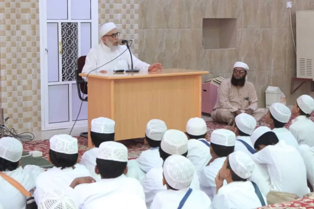 الشيخ أحمد بن حسن المعلم يزور وادي حضرموت ويقدم سلسلة من المحاضرات الدينية والدروس التربوية "شاهد الصور" الشيخ أحمد بن حسن المعلم يزور وادي حضرموت ويقدم سلسلة من المحاضرات الدينية والدروس التربوية "شاهد الصور"