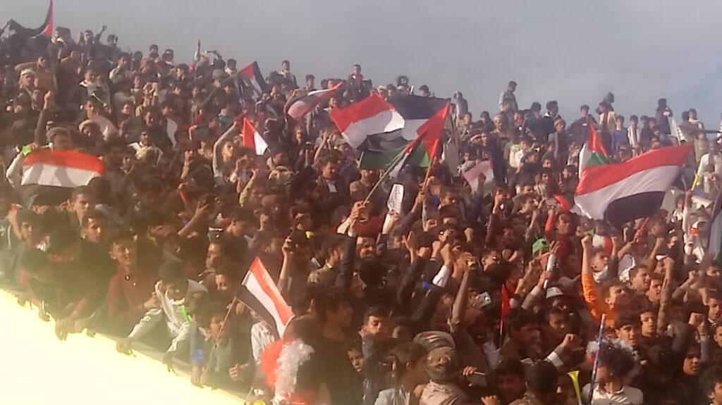 فيما ازدانت شوارع صنعاء بالجماهير … تكريم منتخب الناشئين بـ3 ملايين لكل لاعب. فيما ازدانت شوارع صنعاء بالجماهير … تكريم منتخب الناشئين بـ3 ملايين لكل لاعب.