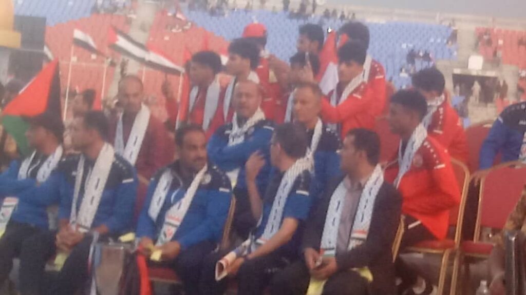 فيما ازدانت شوارع صنعاء بالجماهير … تكريم منتخب الناشئين بـ3 ملايين لكل لاعب. فيما ازدانت شوارع صنعاء بالجماهير … تكريم منتخب الناشئين بـ3 ملايين لكل لاعب.