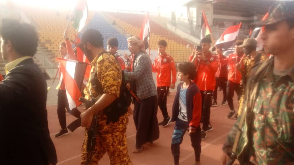 فيما ازدانت شوارع صنعاء بالجماهير … تكريم منتخب الناشئين بـ3 ملايين لكل لاعب. فيما ازدانت شوارع صنعاء بالجماهير … تكريم منتخب الناشئين بـ3 ملايين لكل لاعب.