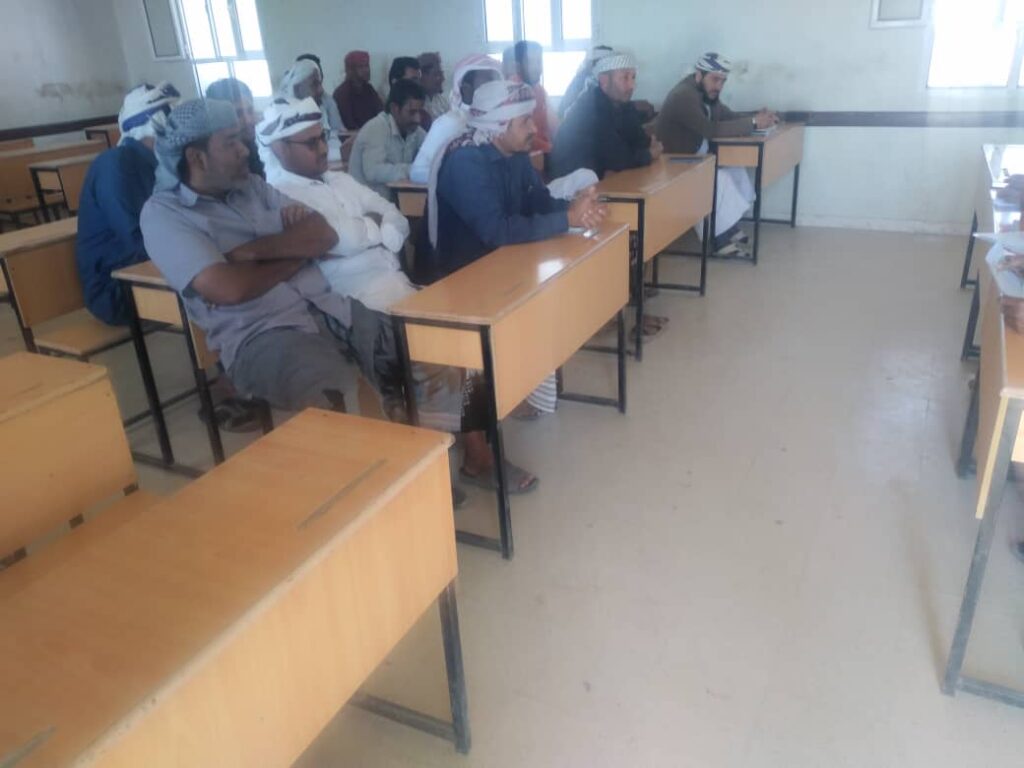 للاطلاع على سير العملية التعليمية بالمديرية.. مدير عام مديرية رماه يلتقي عدد من معلمي مدارس المديرية للاطلاع على سير العملية التعليمية بالمديرية.. مدير عام مديرية رماه يلتقي عدد من معلمي مدارس المديرية