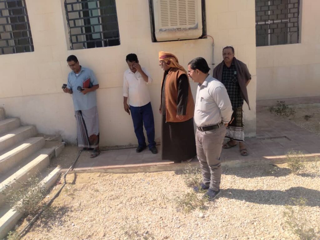 مدير عام مديرية رماه يلتقي وفد مكتب وزارة الصحة العامه والسكان بالوادي والصحراء. مدير عام مديرية رماه يلتقي وفد مكتب وزارة الصحة العامه والسكان بالوادي والصحراء.
