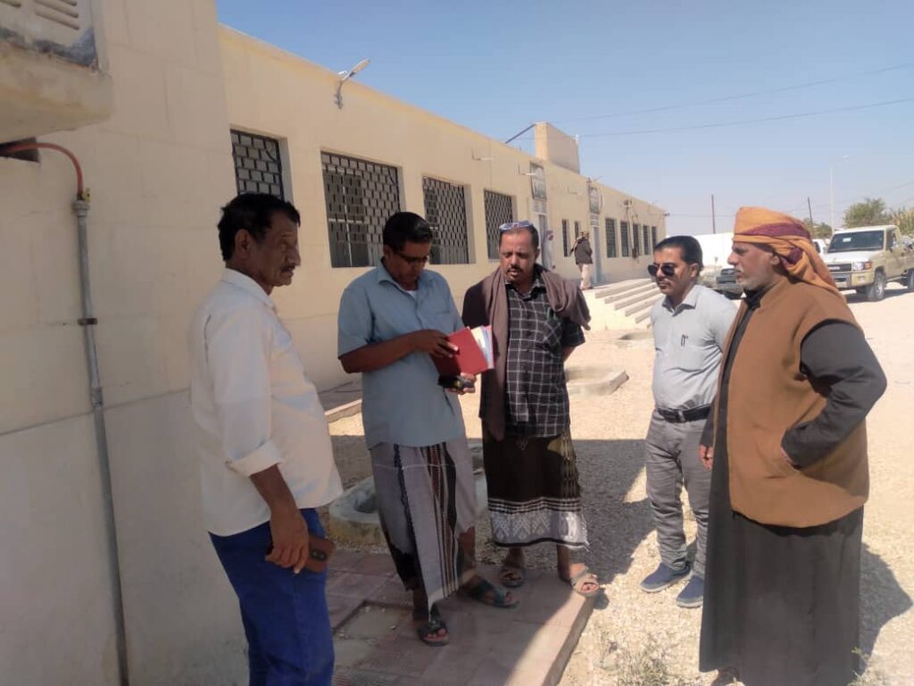 مدير عام مديرية رماه يلتقي وفد مكتب وزارة الصحة العامه والسكان بالوادي والصحراء. مدير عام مديرية رماه يلتقي وفد مكتب وزارة الصحة العامه والسكان بالوادي والصحراء.