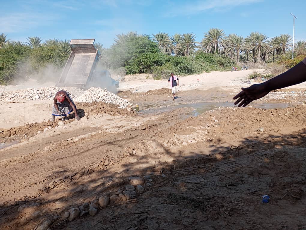 ردم وصيانة طريق الوادي الرابط بين مناطق السيلة و نحب ومناطق غيل بن يمين الأخرى برعاية السلطة المحلية ومؤتمر حضرموت الجامع بالمديرية وتنفيذ مؤسسة المعالي التنموية الخيرية بغيل بن يمين "شاهد الصور" ردم وصيانة طريق الوادي الرابط بين مناطق السيلة و نحب ومناطق غيل بن يمين الأخرى برعاية السلطة المحلية ومؤتمر حضرموت الجامع بالمديرية وتنفيذ مؤسسة المعالي التنموية الخيرية بغيل بن يمين "شاهد الصور"