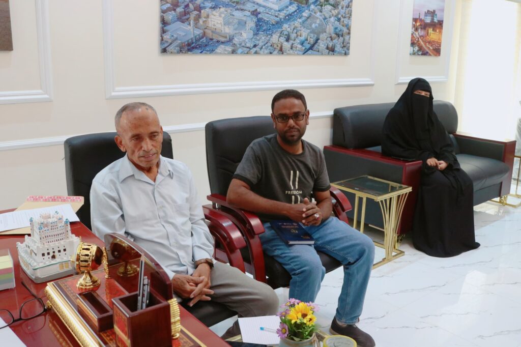 مدير عام سيئون يطلع على آلية تنفيذ مشروع الإستجابة لتعزيز الأمن الغذائي. مدير عام سيئون يطلع على آلية تنفيذ مشروع الإستجابة لتعزيز الأمن الغذائي.