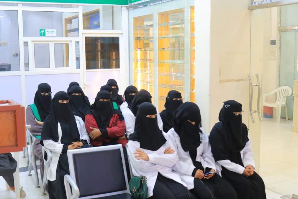 بدعم من مركز الملك سلمان.. المستشفى التخصصي لطب وجراحة العيون بمأرب يكرم الموظفين المثاليين للعام 2023م بعمرة إلى مكة المكرمة. بدعم من مركز الملك سلمان.. المستشفى التخصصي لطب وجراحة العيون بمأرب يكرم الموظفين المثاليين للعام 2023م بعمرة إلى مكة المكرمة.