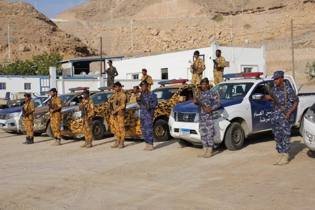 تنفيذًا لتوجيهات مدير عام الأمن والشرطة.. القوات الأمنية تستمر في انتشارها لإنجاح الحملة المرورية الإجبارية "شاهد الصور" تنفيذًا لتوجيهات مدير عام الأمن والشرطة.. القوات الأمنية تستمر في انتشارها لإنجاح الحملة المرورية الإجبارية "شاهد الصور"