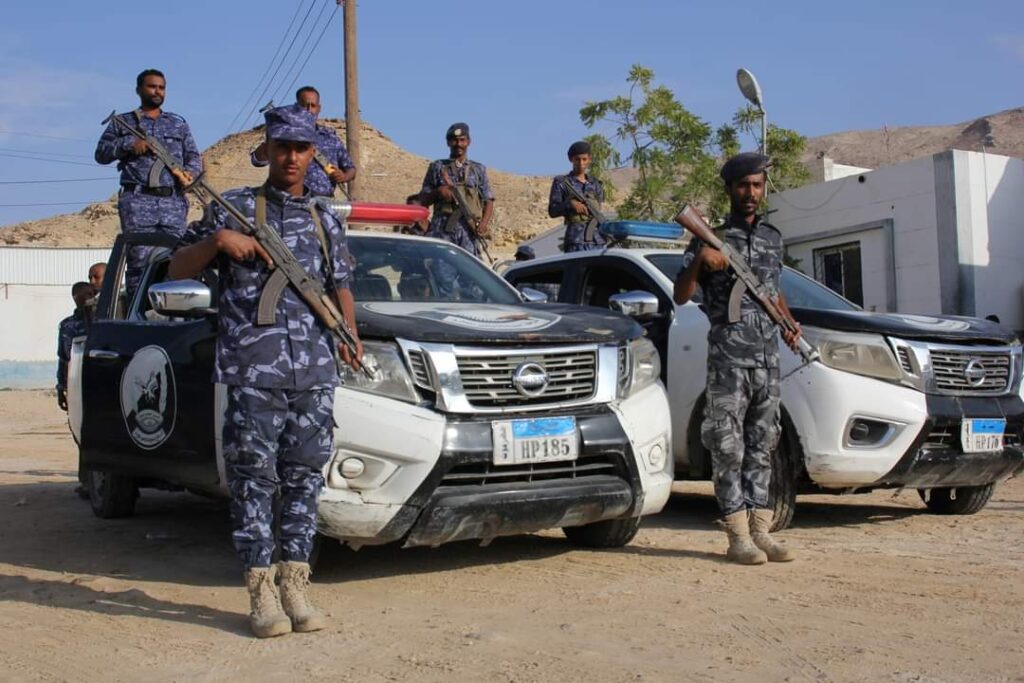 تنفيذًا لتوجيهات مدير عام الأمن والشرطة.. القوات الأمنية تستمر في انتشارها لإنجاح الحملة المرورية الإجبارية "شاهد الصور" تنفيذًا لتوجيهات مدير عام الأمن والشرطة.. القوات الأمنية تستمر في انتشارها لإنجاح الحملة المرورية الإجبارية "شاهد الصور"