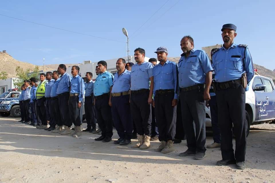 تنفيذًا لتوجيهات مدير عام الأمن والشرطة.. القوات الأمنية تستمر في انتشارها لإنجاح الحملة المرورية الإجبارية "شاهد الصور" تنفيذًا لتوجيهات مدير عام الأمن والشرطة.. القوات الأمنية تستمر في انتشارها لإنجاح الحملة المرورية الإجبارية "شاهد الصور"