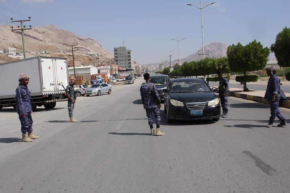 تنفيذًا لتوجيهات مدير عام الأمن والشرطة.. القوات الأمنية تستمر في انتشارها لإنجاح الحملة المرورية الإجبارية "شاهد الصور" تنفيذًا لتوجيهات مدير عام الأمن والشرطة.. القوات الأمنية تستمر في انتشارها لإنجاح الحملة المرورية الإجبارية "شاهد الصور"