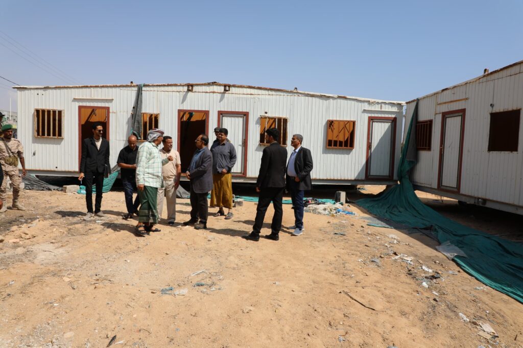 المحافظ بن ماضي يوجه باعتماد احتياجات مركز الأمن بحي ابن سينا لخدمة الحي والمناطق الغربية لمديرية المكلا المحافظ بن ماضي يوجه باعتماد احتياجات مركز الأمن بحي ابن سينا لخدمة الحي والمناطق الغربية لمديرية المكلا