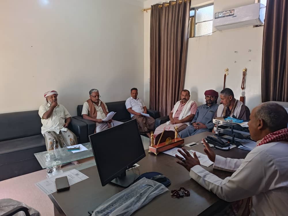 إجراء عملية استلام وتسليم بين مدير إدارة التربية والتعليم السلف والخلف بمديرية السوم إجراء عملية استلام وتسليم بين مدير إدارة التربية والتعليم السلف والخلف بمديرية السوم