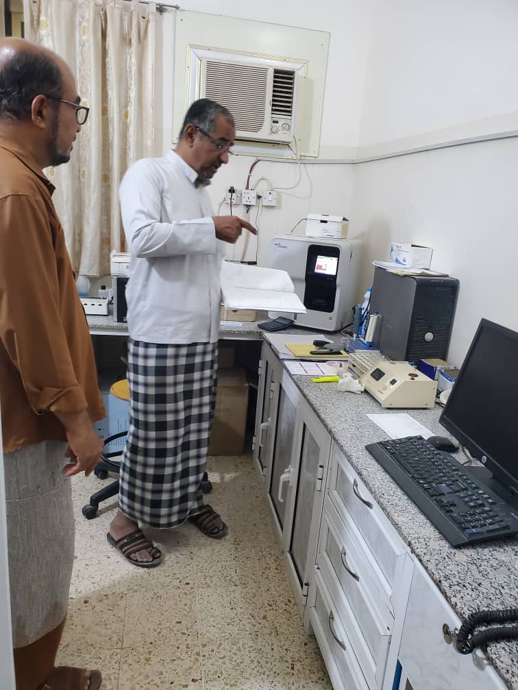 للإطلاع على سير العمل بالمركز …مدير مكتب الصحة والسكان بمديرية سيئون في زيارة للمركز الصحي الإسعافي بتاربة للإطلاع على سير العمل بالمركز …مدير مكتب الصحة والسكان بمديرية سيئون في زيارة للمركز الصحي الإسعافي بتاربة