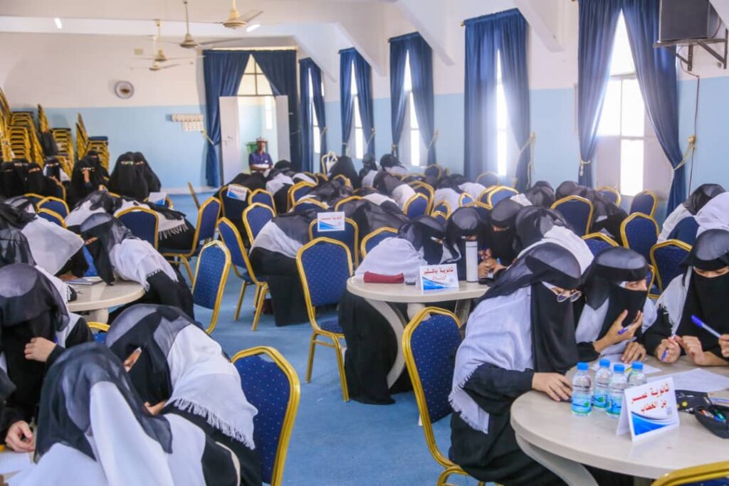 ثانوية السيدة خديجة الاهلية تحرز المركز الأول القسم العلمي وثانوية الغرفة تحرز المركز الثاني وثانوية باكثير تحرز المركز الأول القسم الأدبي وثانوية الخليفة عمر بن الخطاب تحرز المركز الثاني ثانوية السيدة خديجة الاهلية تحرز المركز الأول القسم العلمي وثانوية الغرفة تحرز المركز الثاني وثانوية باكثير تحرز المركز الأول القسم الأدبي وثانوية الخليفة عمر بن الخطاب تحرز المركز الثاني