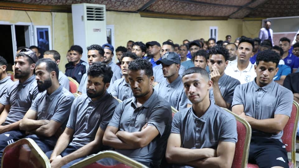 محافظ حضرموت يلتقي بعثات أندية شعب وتضامن حضرموت وأهلي ووحدة صنعاء المشاركين في نهائيات الدوري محافظ حضرموت يلتقي بعثات أندية شعب وتضامن حضرموت وأهلي ووحدة صنعاء المشاركين في نهائيات الدوري