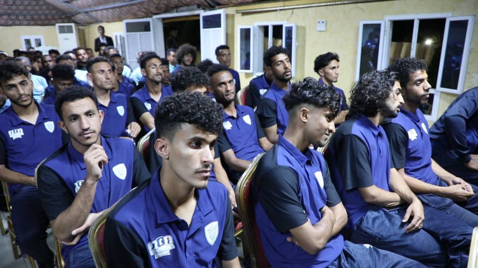 محافظ حضرموت يلتقي بعثات أندية شعب وتضامن حضرموت وأهلي ووحدة صنعاء المشاركين في نهائيات الدوري محافظ حضرموت يلتقي بعثات أندية شعب وتضامن حضرموت وأهلي ووحدة صنعاء المشاركين في نهائيات الدوري