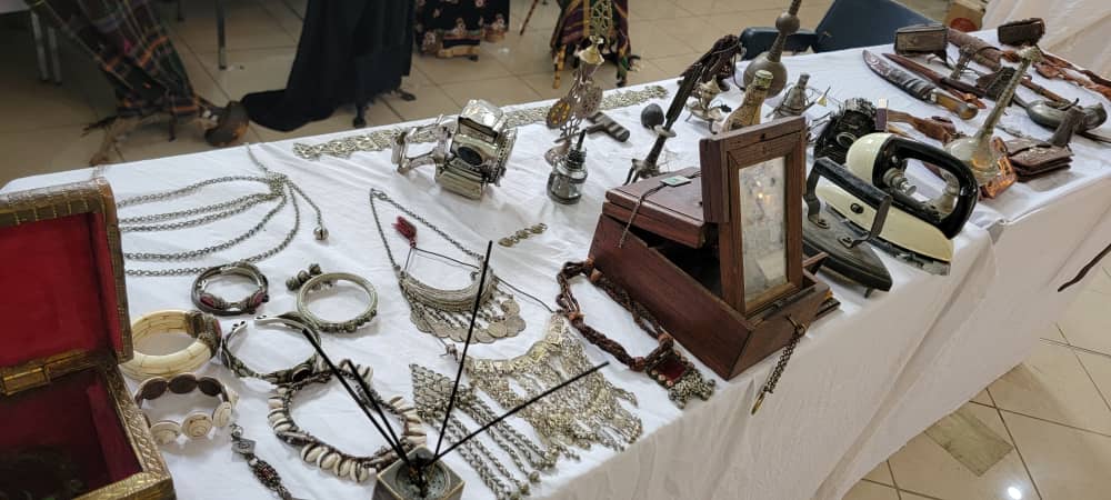 مكتب الثقافة بدوعن يشارك بجناح تراثي ضمن المعرض الختامي لمشروع "سفرة حضرمية" بالمكلا مكتب الثقافة بدوعن يشارك بجناح تراثي ضمن المعرض الختامي لمشروع "سفرة حضرمية" بالمكلا