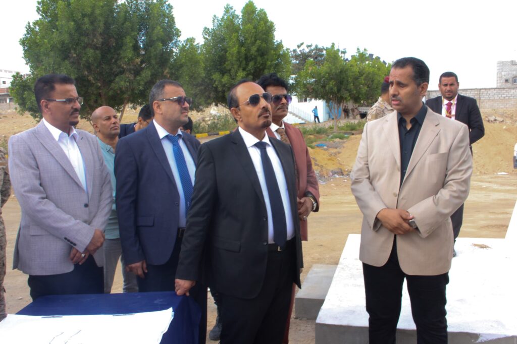 محافظ حضرموت يضع حجر الأساس لمباني جامعة العلوم والتكنولوجيا فرع حضرموت محافظ حضرموت يضع حجر الأساس لمباني جامعة العلوم والتكنولوجيا فرع حضرموت