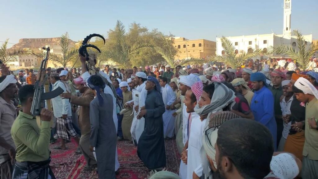 مدينة عينات التاريخية تحتفل بعودة رجال القناصة "شاهد الصور" مدينة عينات التاريخية تحتفل بعودة رجال القناصة "شاهد الصور"