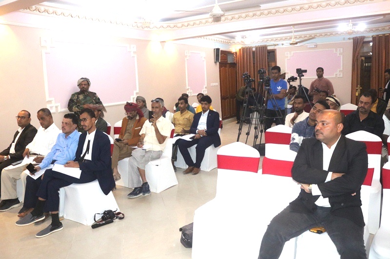 في مؤتمر صحفي بحضور مراسلي ومندوبي وسائل الاعلام المختلفة : الإعلان عن اللجنة التحضيرية لتأسيس مكوّن المجلس الموحد للمحافظات الشرقية بسيئون في مؤتمر صحفي بحضور مراسلي ومندوبي وسائل الاعلام المختلفة : الإعلان عن اللجنة التحضيرية لتأسيس مكوّن المجلس الموحد للمحافظات الشرقية بسيئون