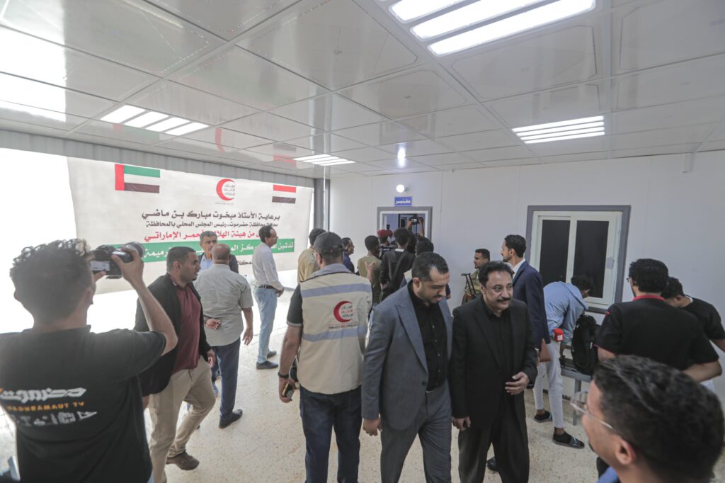 برعاية وحضور محافظ حضرموت بن ماضي.. هيئة الهلال الأحمر الإماراتي تدشن العمل بمركز المحور الطبي بربوة خلف بعد إعادة ترميمه وتأهيله برعاية وحضور محافظ حضرموت بن ماضي.. هيئة الهلال الأحمر الإماراتي تدشن العمل بمركز المحور الطبي بربوة خلف بعد إعادة ترميمه وتأهيله