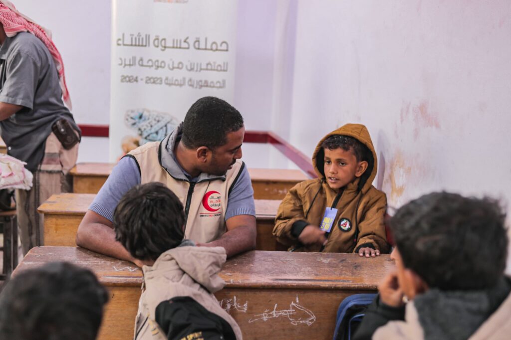 الهلال الأحمر الإماراتي يواصل توزيع حملة كسوة الشتاء للمتضررين من موجة البرد في مرتفعات محافظة حضرموت الهلال الأحمر الإماراتي يواصل توزيع حملة كسوة الشتاء للمتضررين من موجة البرد في مرتفعات محافظة حضرموت